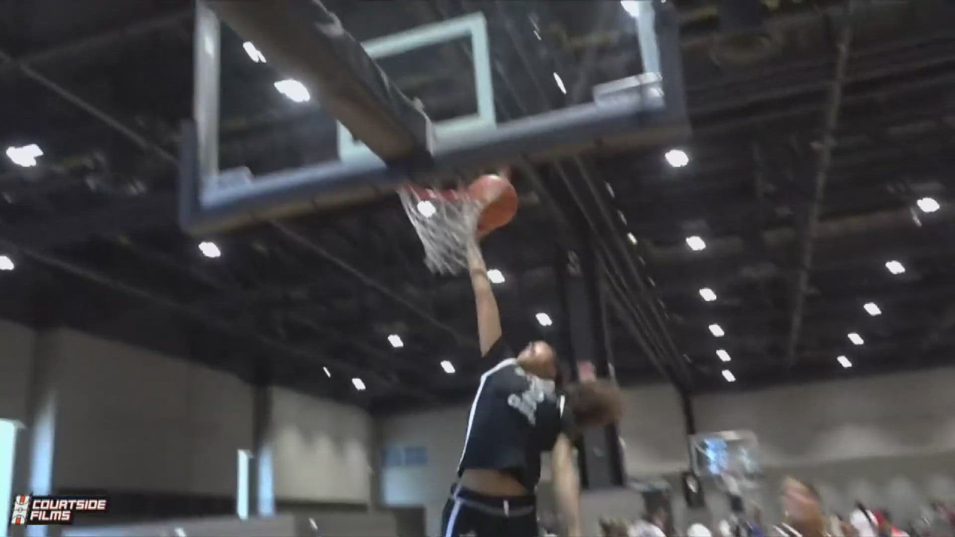 Florida Gators gear up for season with Shaquille O'Neal's daughter, Me'Arah O'Neal on roster.